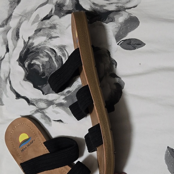 Sandals - Picture 2 of 4